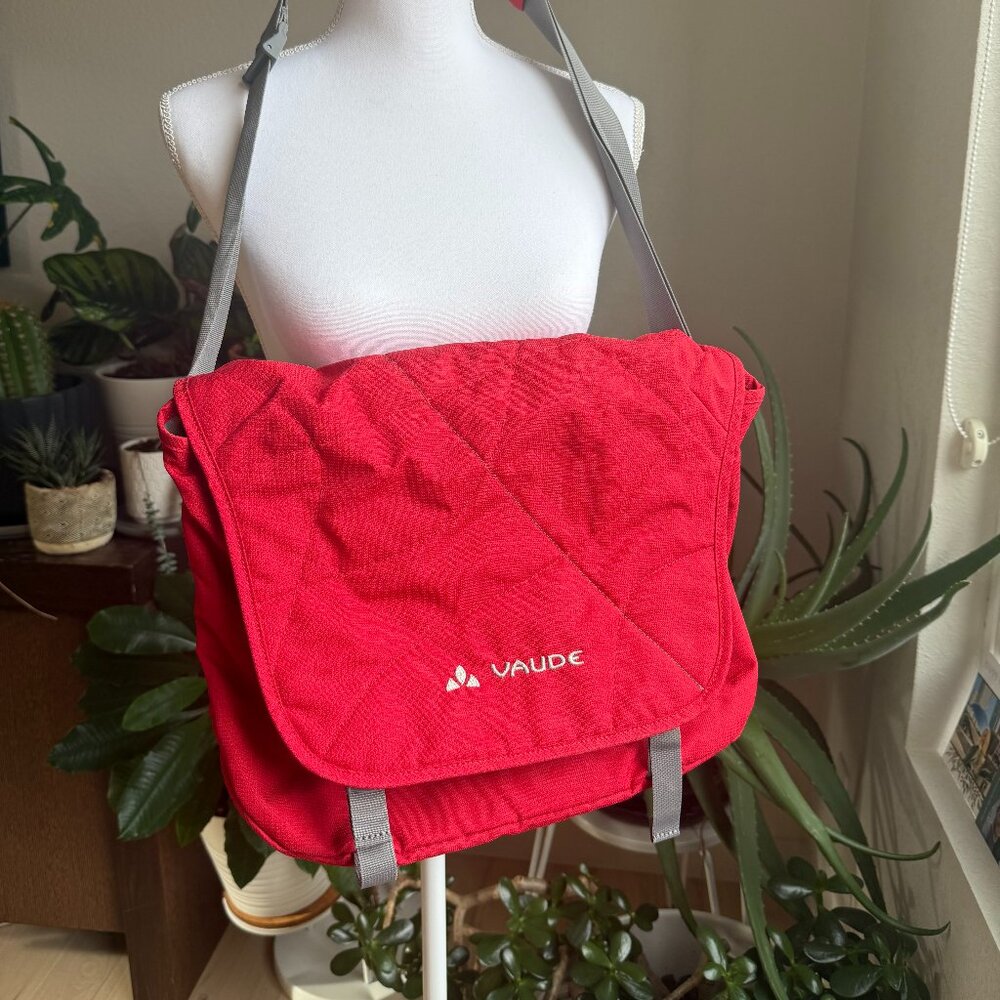Vaude Messenger Bag- LIKE NEW!